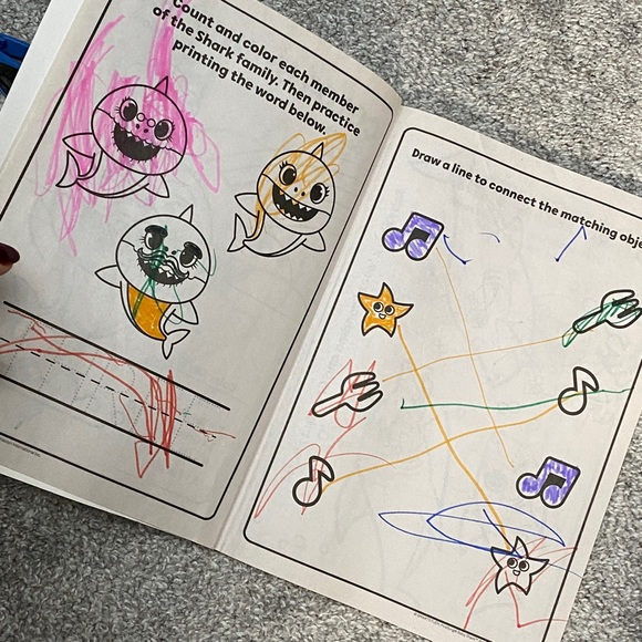 Children’s Colouring Book, Markers & Sunglasses - Picture 5 of 8